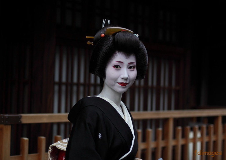 Cultural Comp: Geisha. Hey guys. I know you don’t know me but I think that’s okay. In response to seeing the recent comps displaying examples of people of diffe